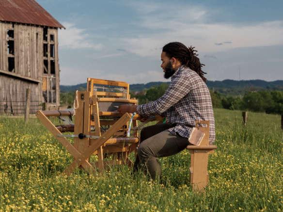 berea college student weaver at work 1  